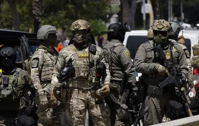 Heavily armed immigration agents descend on MacArthur Park in L.A.